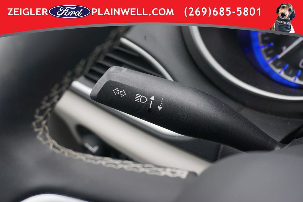 Used 2024 Chrysler Pacifica Touring-L FWD image 28