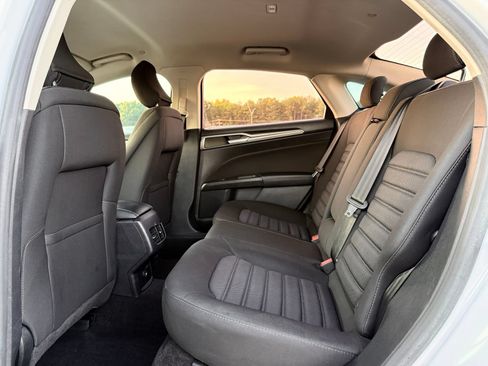 Used 2019 Ford Fusion SE FWD image 13