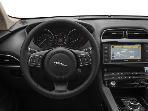 Used 2018 Jaguar F-PACE Premium image 51