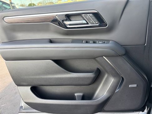 Certified 2025 Chevrolet Suburban Z71 w/ Z71 Off-Road Package image 23