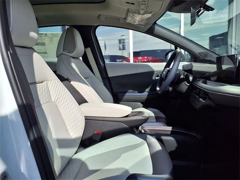 New 2026 Nissan Leaf Platinum+ w/ Cargo Package (Platinum+) image 6