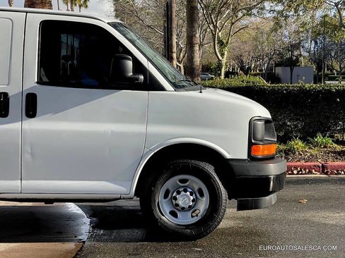 Used 2017 Chevrolet Express 2500 image 12