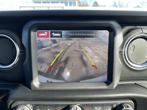 Used 2021 Jeep Wrangler Unlimited Sahara image 17