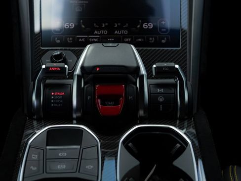 Used 2023 Lamborghini Urus Performante AWD/4WD image 34