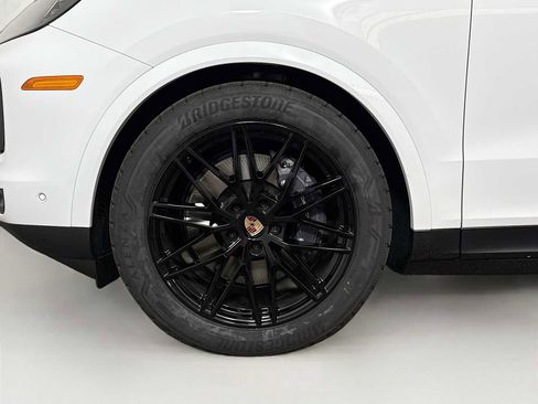 New 2025 Porsche Cayenne Coupe image 39