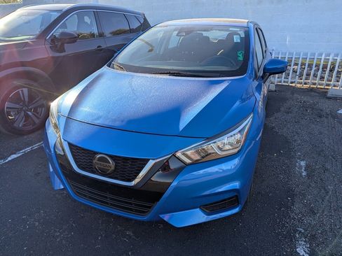 Used 2021 Nissan Versa SV image 2