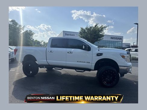 Used 2018 Nissan Titan SV AWD/4WD image 1