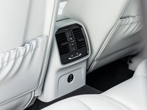 Certified 2026 Porsche Macan S AWD/4WD image 38