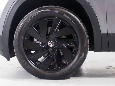 Used 2025 Volkswagen Atlas SE w/ Panoramic Sunroof Package FWD image 43