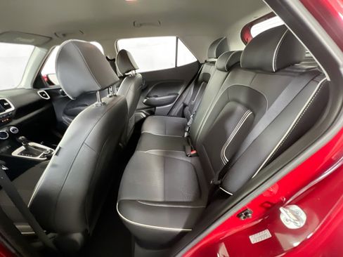 Used 2023 Hyundai Venue Limited FWD image 24