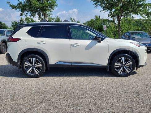 Certified 2023 Nissan Rogue Platinum w/ Platinum Premium Package FWD image 4