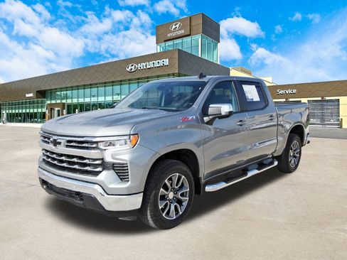 Used 2024 Chevrolet Silverado 1500 LT w/ Z71 Off-Road Package image 10
