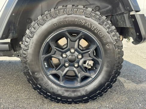 Used 2023 Jeep Wrangler Unlimited w/ Cold Weather Group AWD/4WD image 35