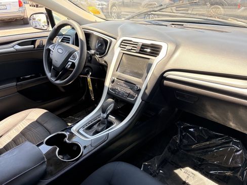 Used 2016 Ford Fusion SE FWD image 12