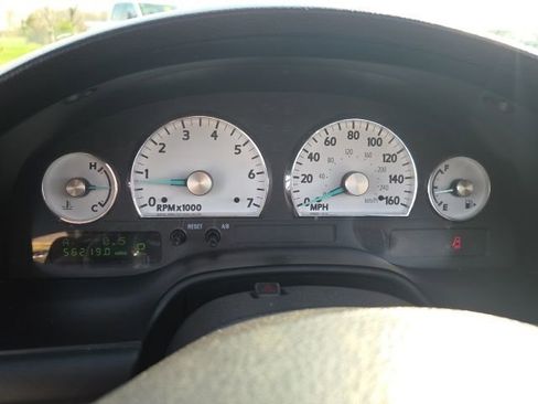 Used 2003 Ford Thunderbird image 40