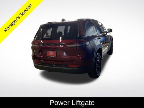 Used 2025 Jeep Grand Cherokee Altitude AWD/4WD image 17