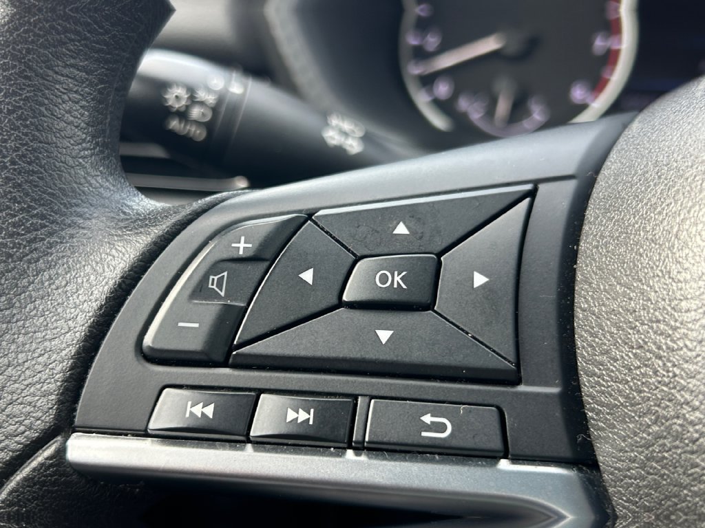 Used 2025 Nissan Sentra SV FWD image 36