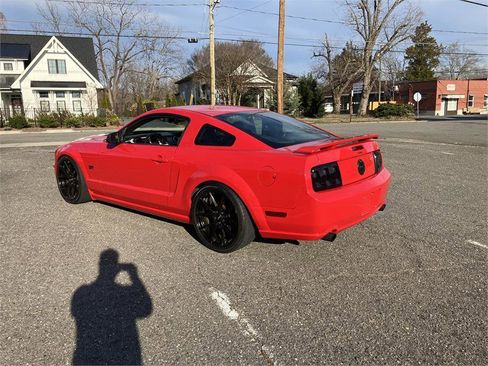 Used 2006 Ford Mustang GT image 17