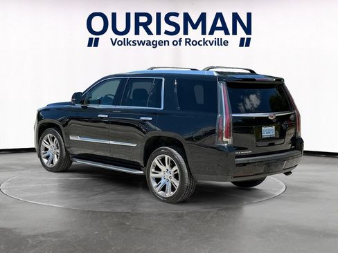Used 2017 Cadillac Escalade Luxury AWD/4WD image 4