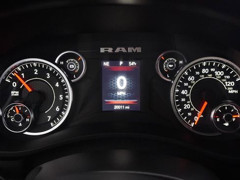 Used 2024 RAM 2500 Tradesman w/ Chrome Appearance Group image 13