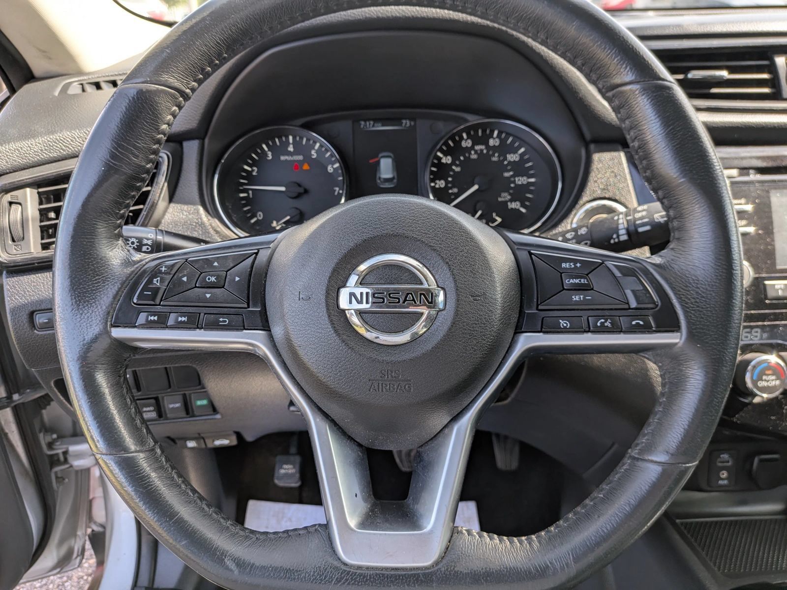 Used 2017 Nissan Rogue SV AWD/4WD image 41