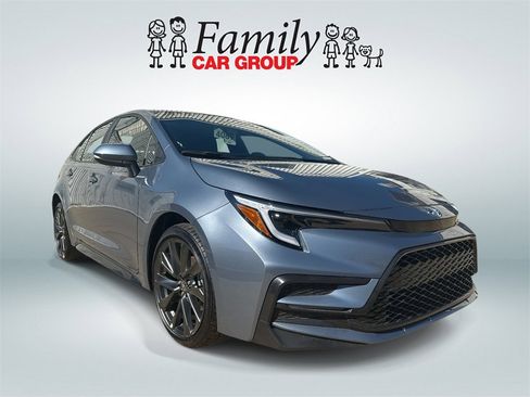 Used 2025 Toyota Corolla SE image 2