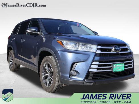 Used 2019 Toyota Highlander Plus AWD/4WD image 6