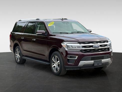 Used 2024 Ford Expedition Max Limited AWD/4WD image 3