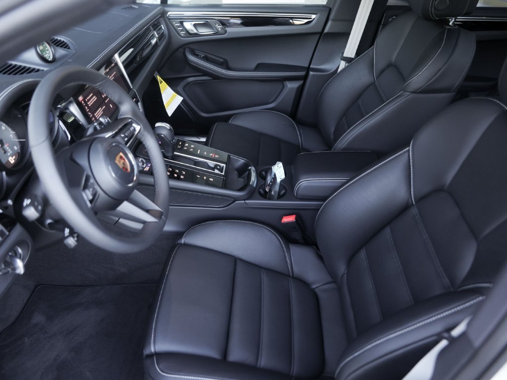 Certified 2026 Porsche Macan S AWD/4WD image 17