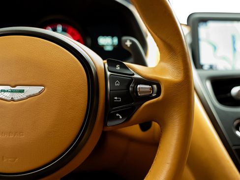 Used 2018 Aston Martin DB11 V12 RWD image 40