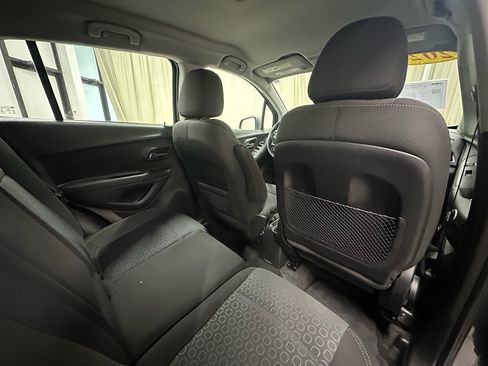 Used 2020 Chevrolet Trax LS image 19