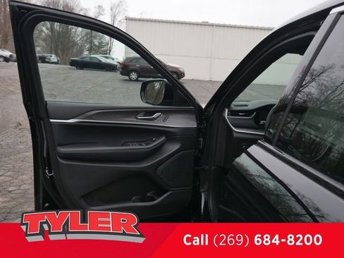 New 2025 Jeep Grand Cherokee Limited w/ Trailer Tow Package image 24