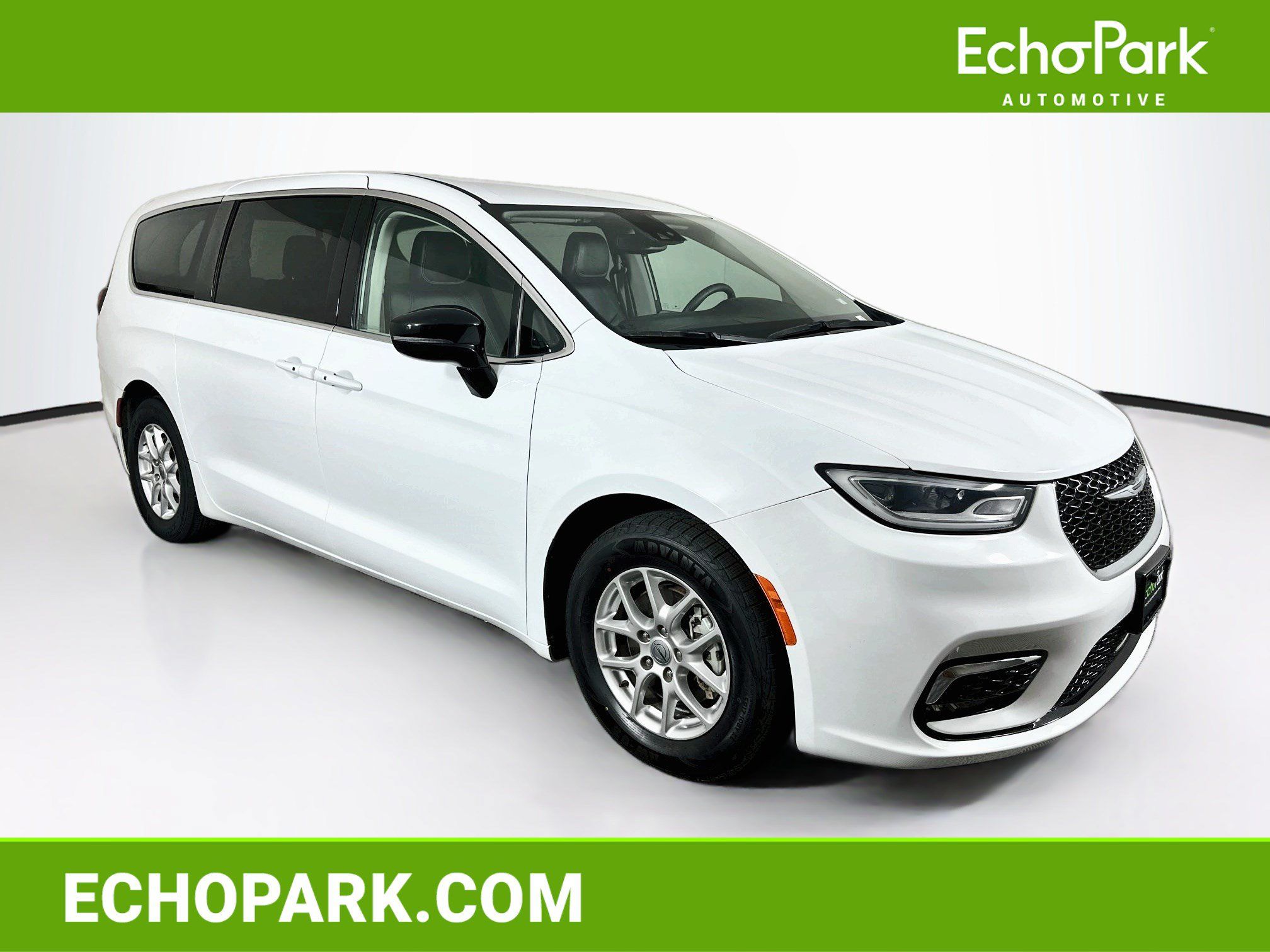 Used 2024 Chrysler Pacifica Touring-L FWD image 1