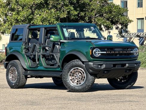 New 2025 Ford Bronco Outer Banks AWD/4WD image 1