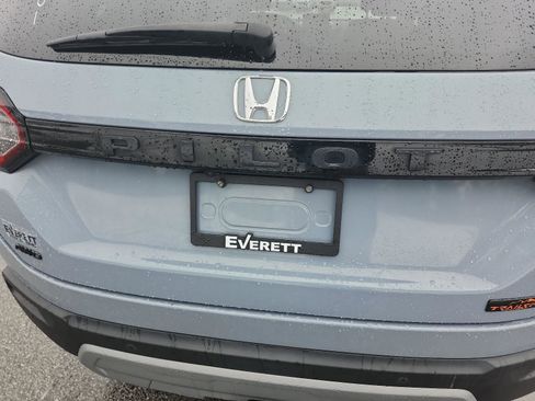 Used 2024 Honda Pilot TrailSport image 5