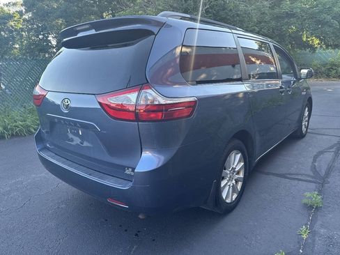Used 2017 Toyota Sienna LE AWD/4WD image 6