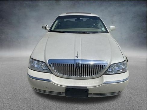 Used 2006 Lincoln Town Car Signature Limited RWD image 11