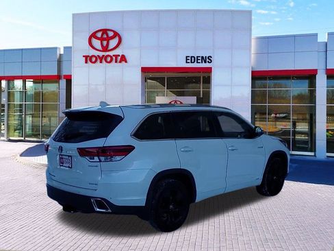 Used 2019 Toyota Highlander Limited image 3