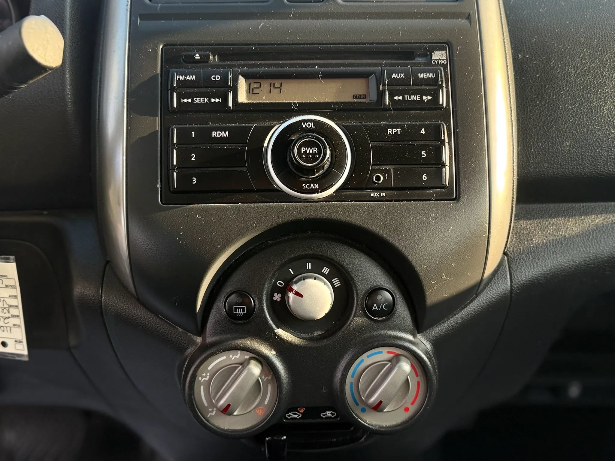 Used 2012 Nissan Versa SV FWD image 25