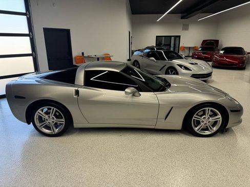 Used 2008 Chevrolet Corvette Coupe w/ Z51 Performance Package RWD image 17