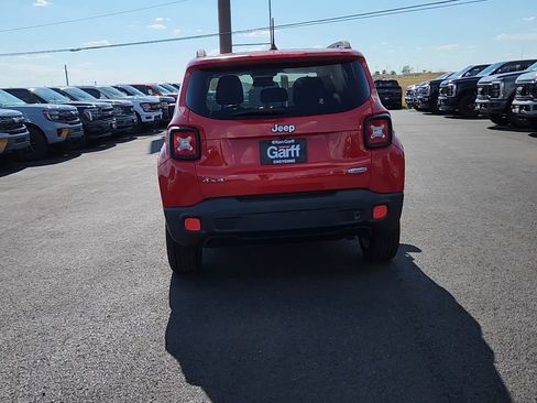 Used 2016 Jeep Renegade Latitude AWD/4WD image 3