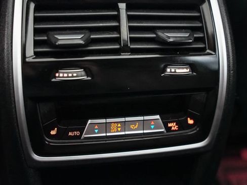 Used 2021 BMW X7 xDrive40i w/ M Sport Package AWD/4WD image 55