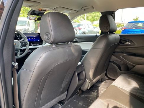 Used 2025 Chevrolet Trax LT FWD image 31