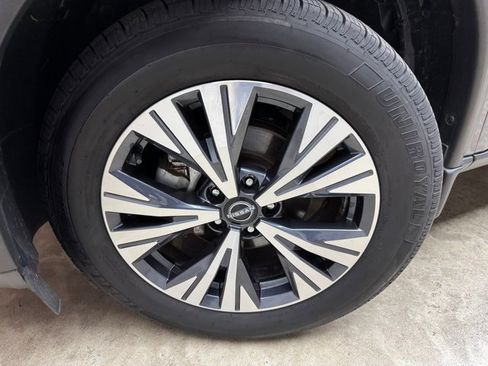 Used 2022 Nissan Rogue SV w/ SV Premium Package image 28