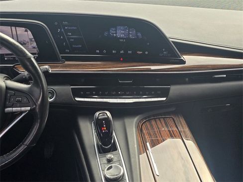 Used 2021 Cadillac Escalade ESV Premium Luxury image 18