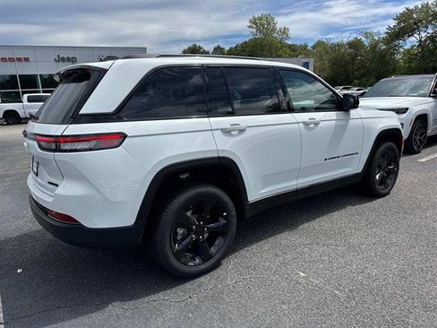 New 2025 Jeep Grand Cherokee Limited w/ Black Appearance Package image 3