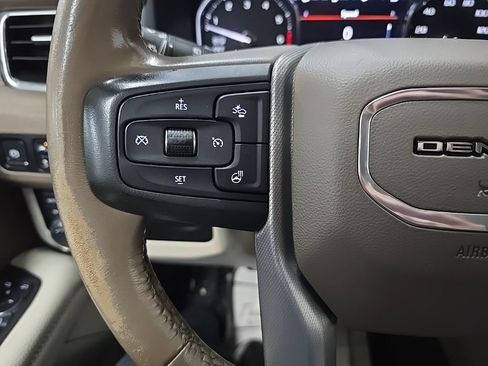 Used 2021 GMC Yukon XL Denali w/ Denali Premium Package AWD/4WD image 20