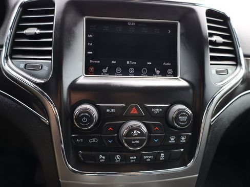 Used 2018 Jeep Grand Cherokee Limited AWD/4WD image 31