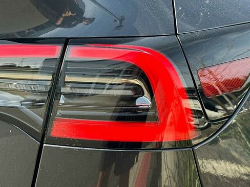 Used 2024 Tesla Model Y Performance image 33