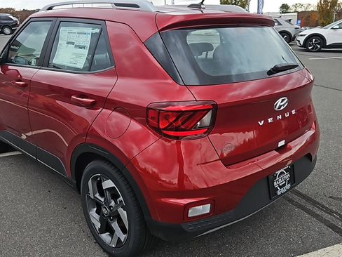 New 2025 Hyundai Venue SEL image 5